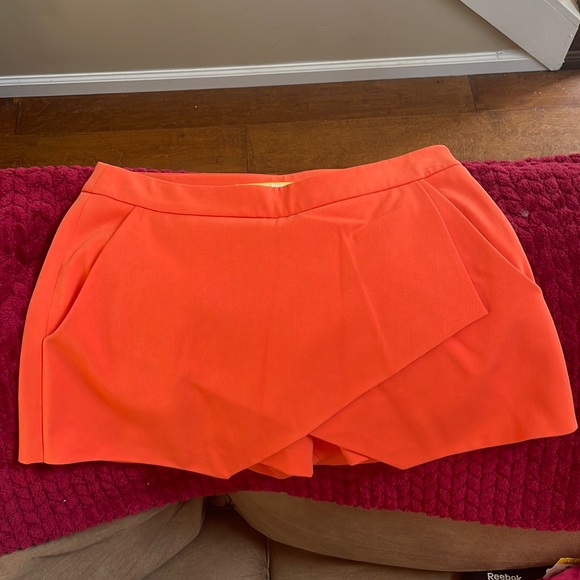Like new size 6 Gianni Bini skort with pockets orange - Picture 1 of 5